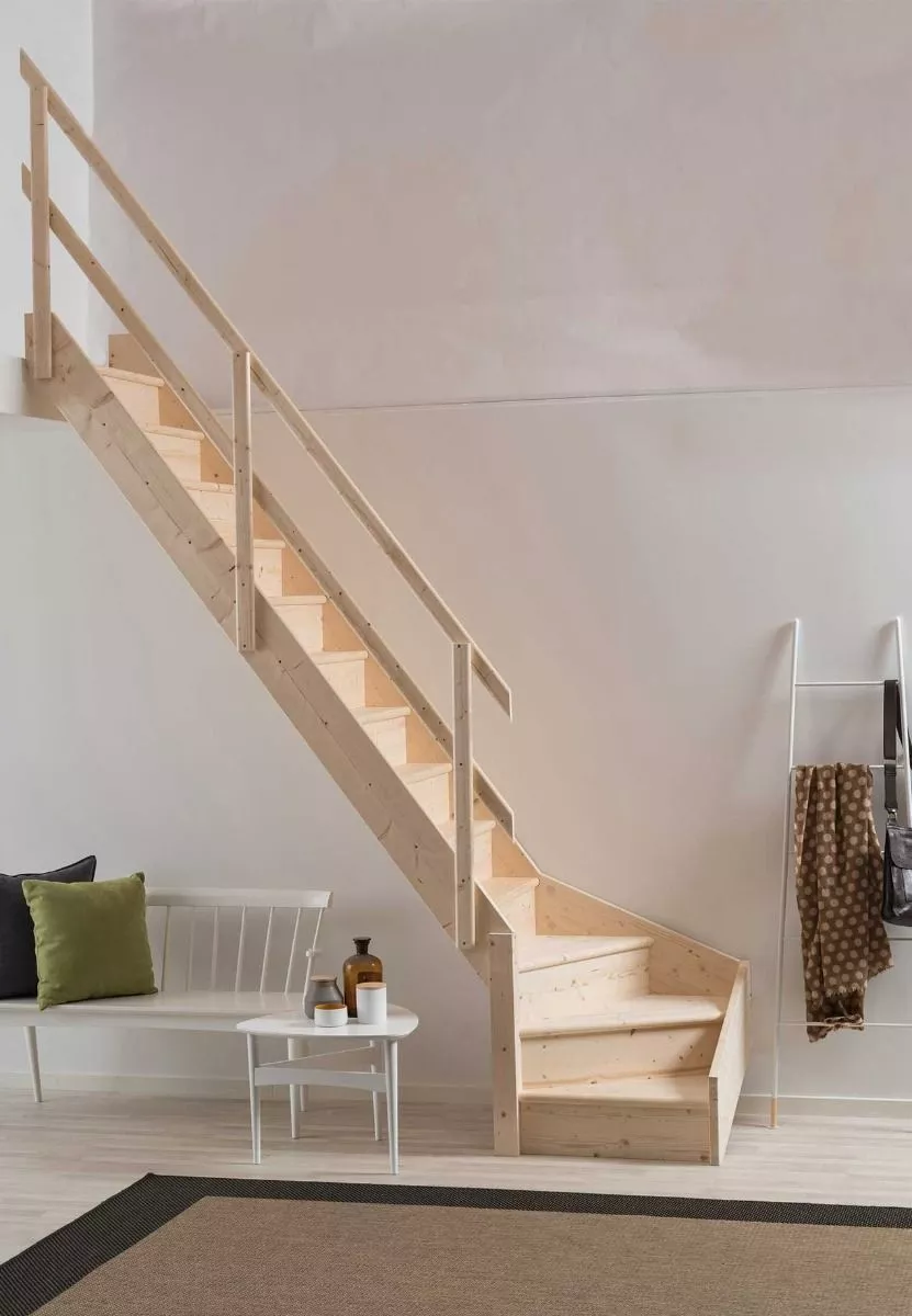 DOLLE NORMANDIE - schody zatočené  2x o 1/4 s podstupnicemi , smrk nelakovaný, bez zábradlí