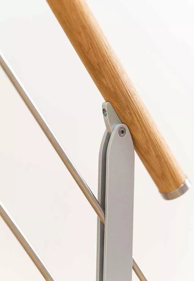 DOLLE Frankfurt - modulové schody 1/4 zatoč. do 258 cm, zábradlí DESIGN